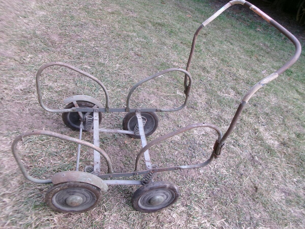 prodám starý kočárek zn.LIBERTA Mělník a další..... Starý dě - 10