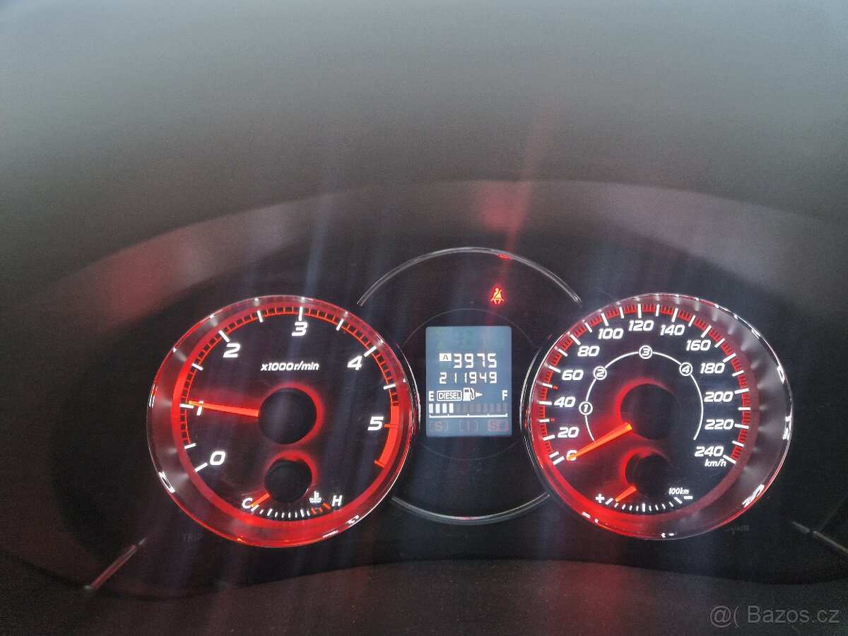 Subaru Forester 2.0 D 4x4 - nové ČR - 1 majitel - tažné - - 10