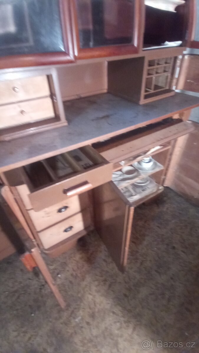 Kredenc cca 40. Leta - 10