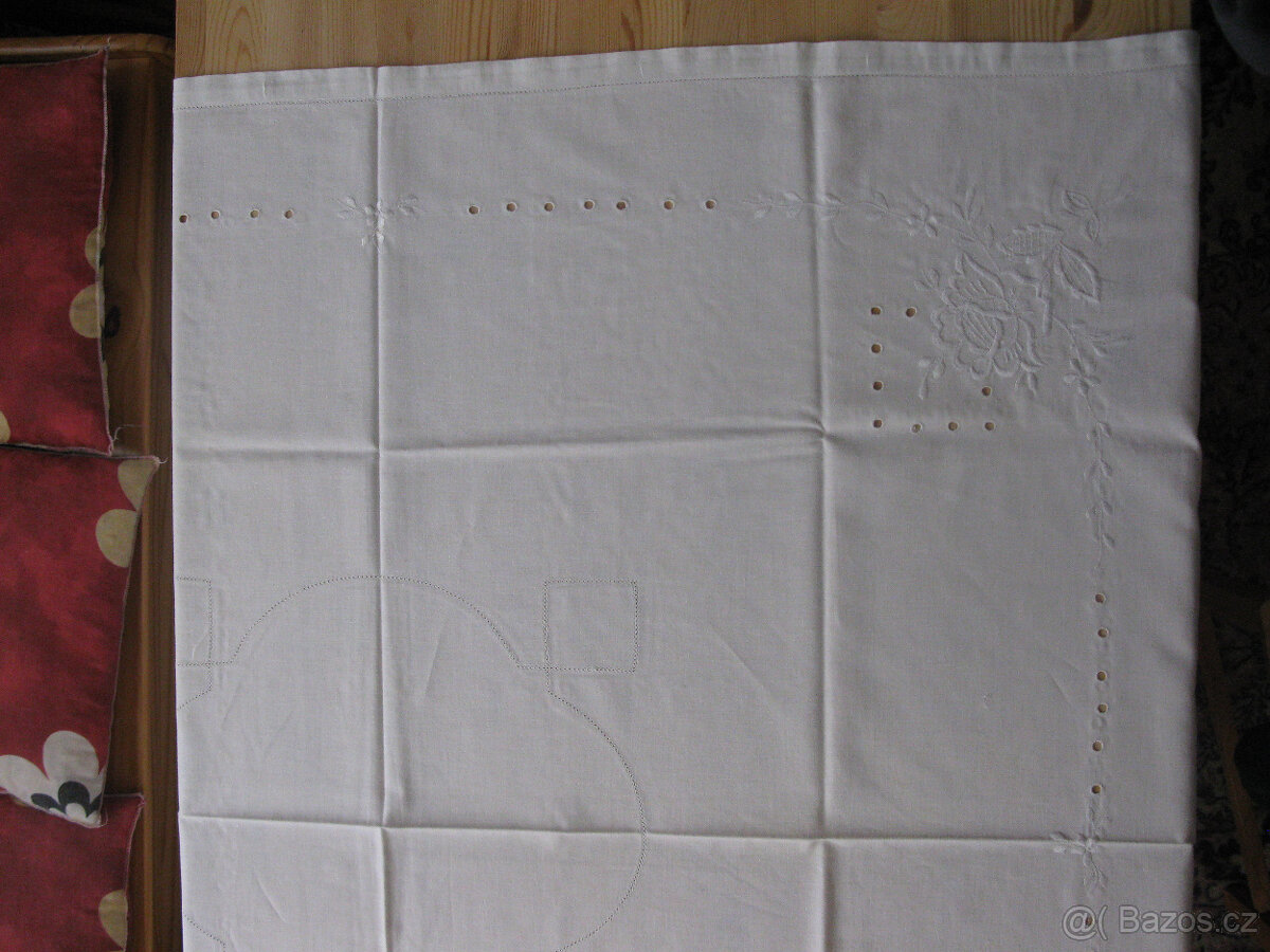 Na chalupu 6 fotek retro háčkovaný dečky +vyšívané dečky - 10