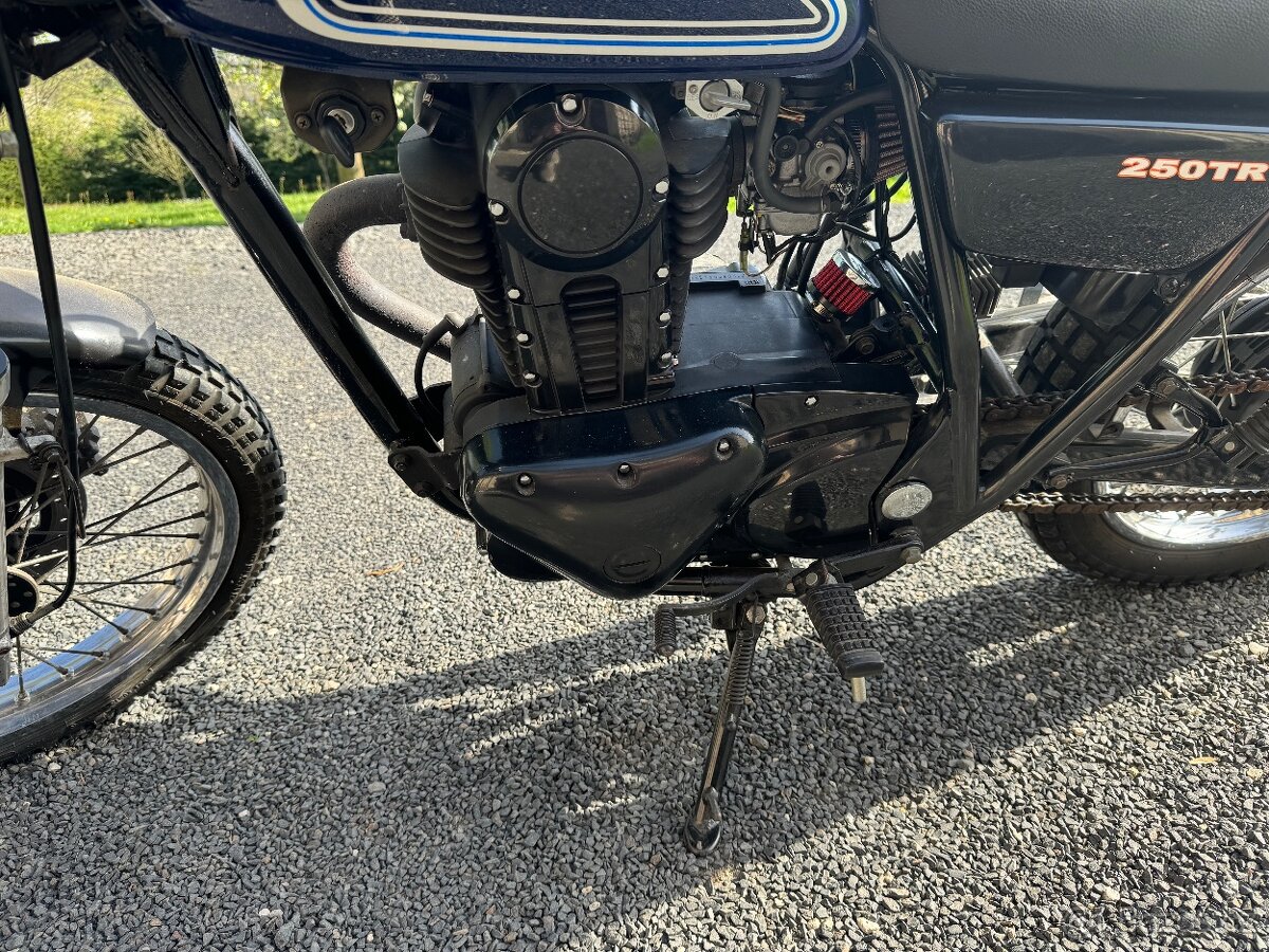 Kawasaki TR 250 - 10