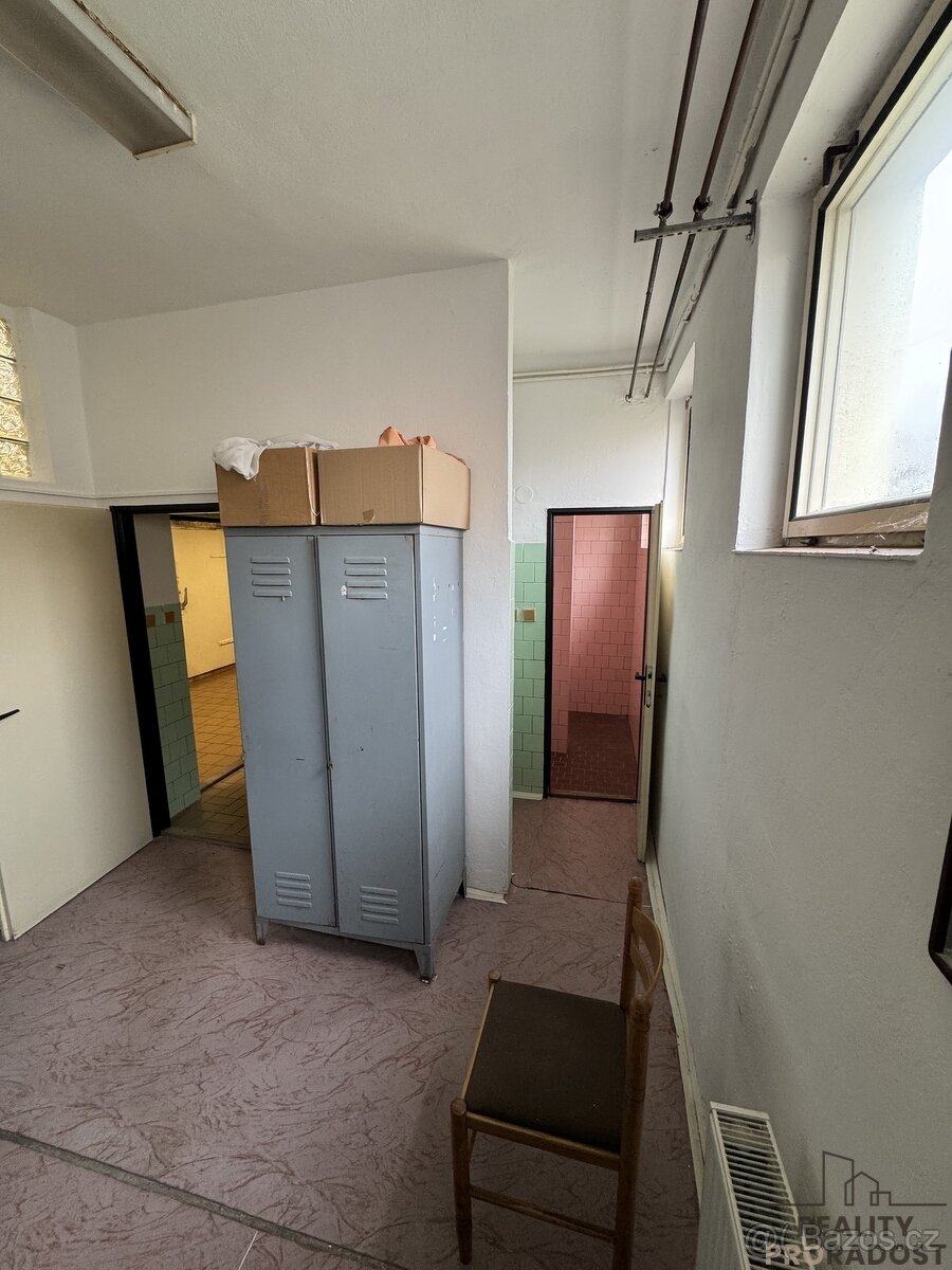 Prodej komerčního skladu - 10