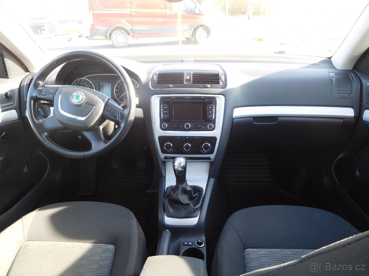 Škoda Octavia Combi 2.0 TDi Elegance, 103 kW, Klima - 10