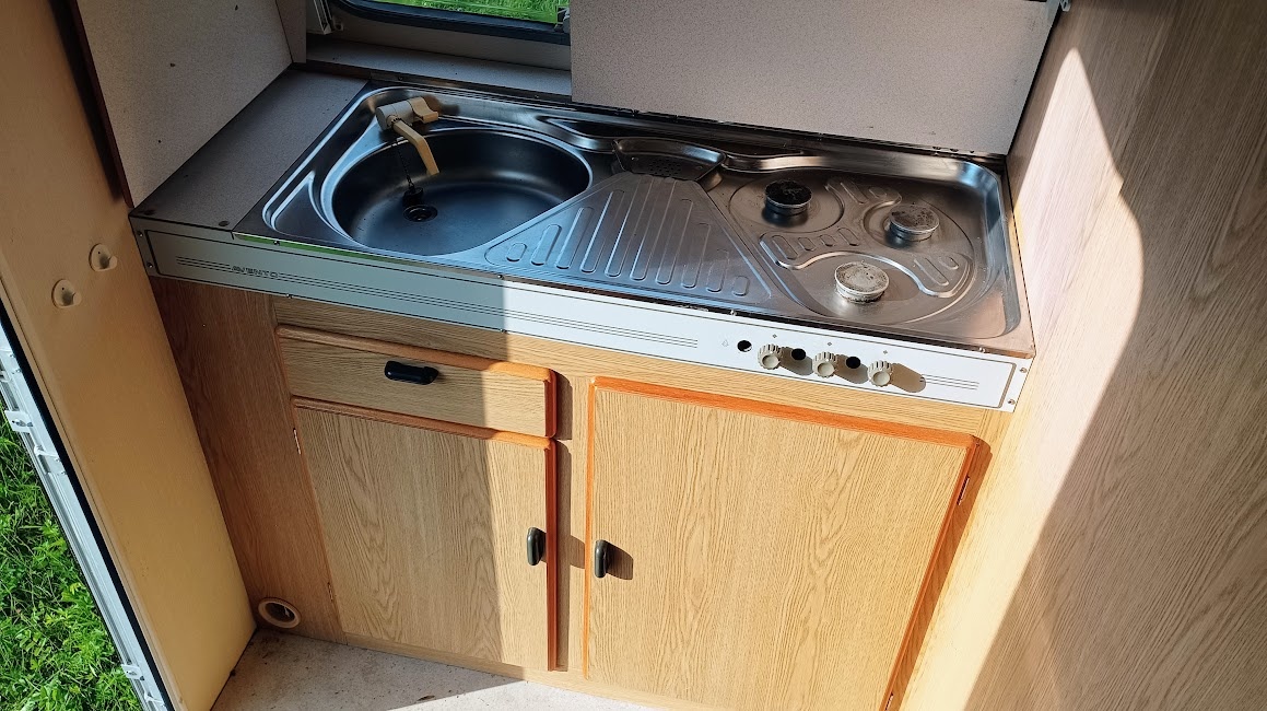 Avento 420 TL Premier, koupelna, WC, TV - 10