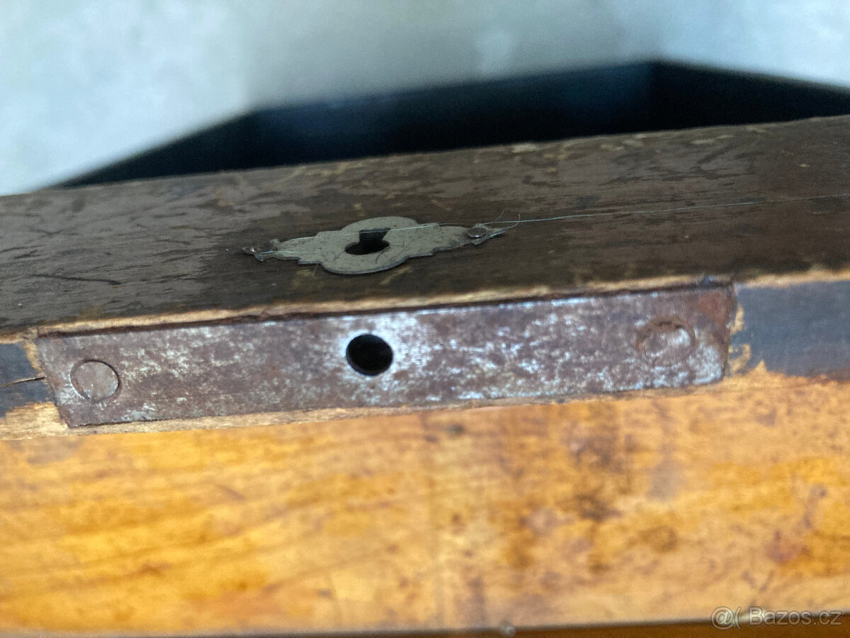 Šperkovnice dřevěná stará se zámkem 600 kč - 10