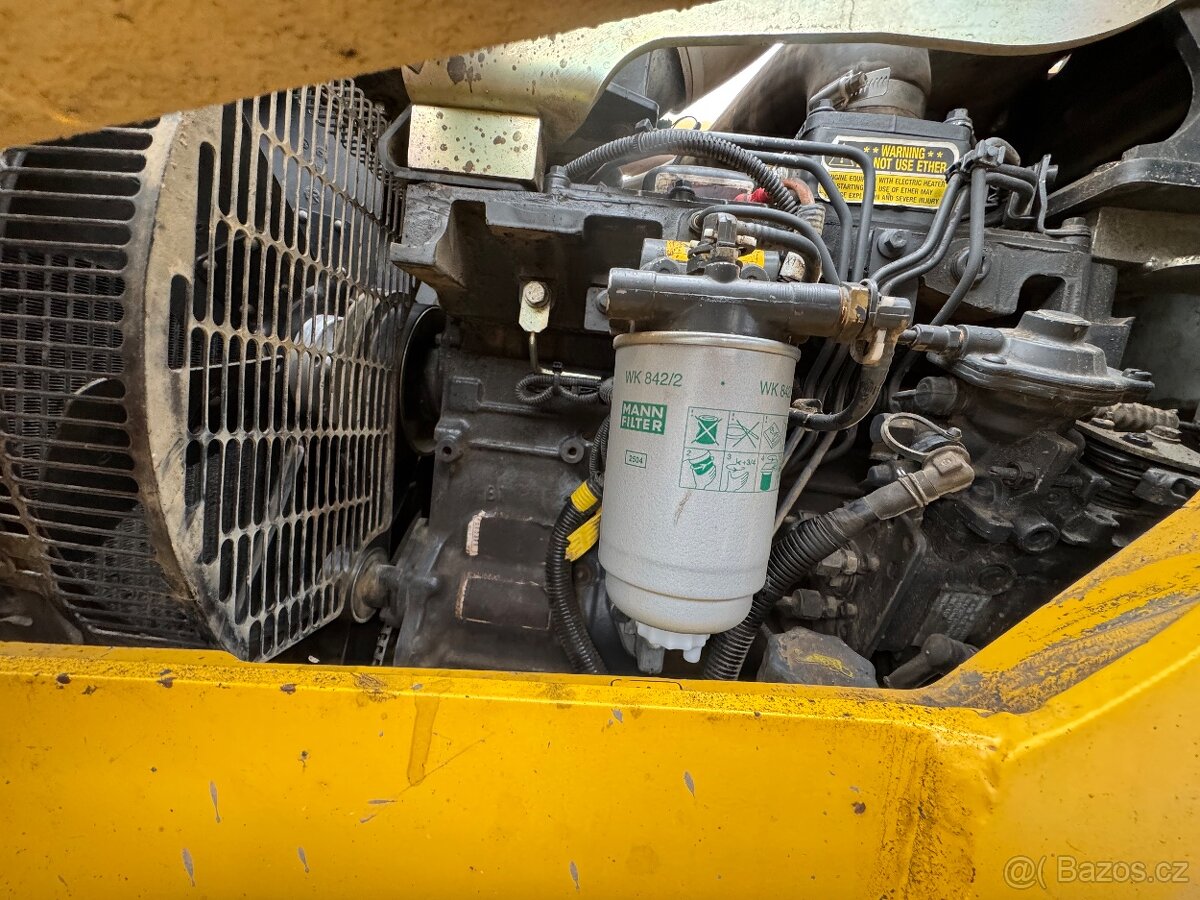 Komatsu WB 97 r5 - 10