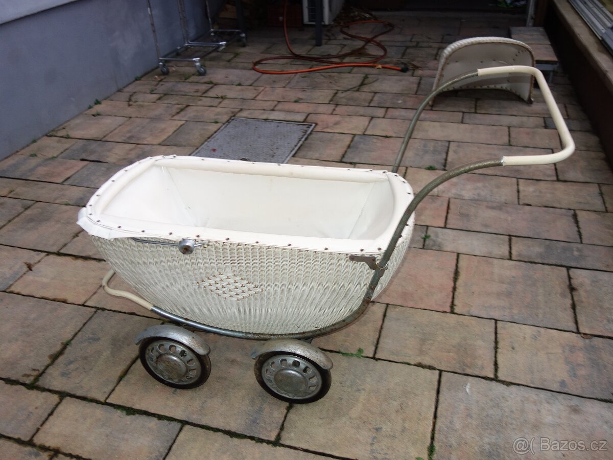 Starý kočárek proutěný /bužírkový/, velký na děcka - 10