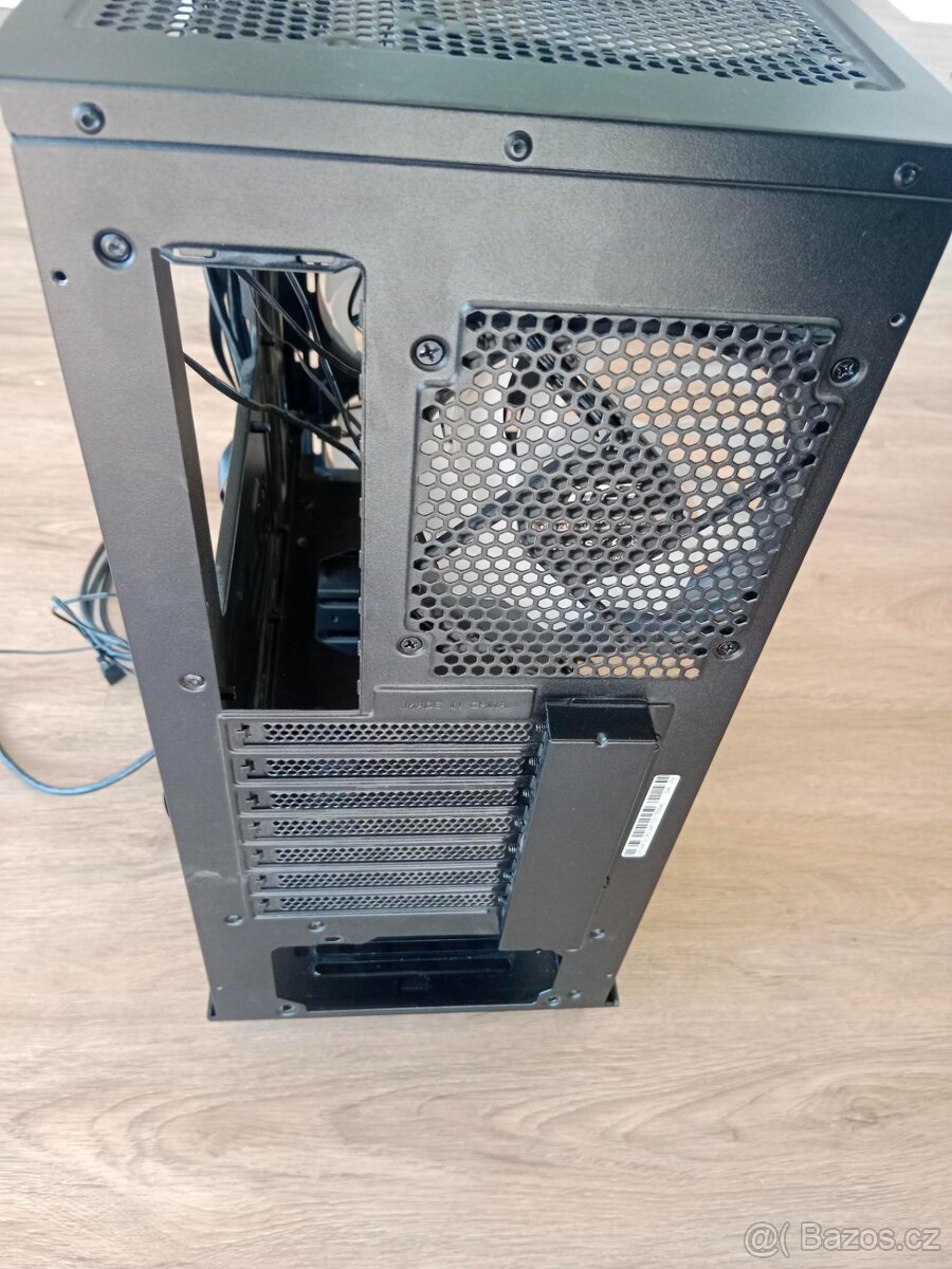 MSI skříň MPG GUNGNIR 110R - 10