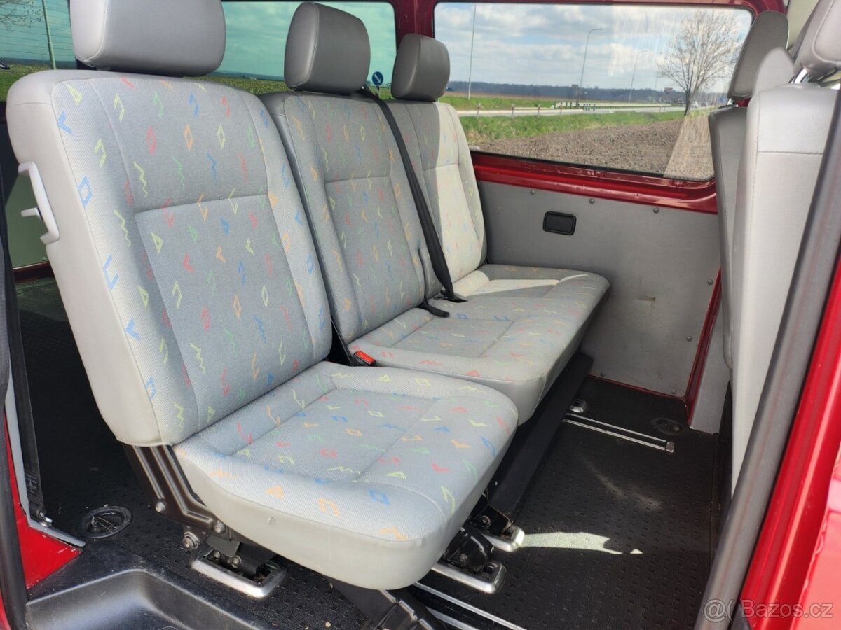 Volkswagen Transporter 2.5 TDI 6 míst - 10