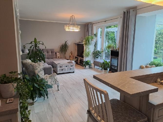 Prostorný 5+kk se zahradou a garáží na okraji Brna - 10