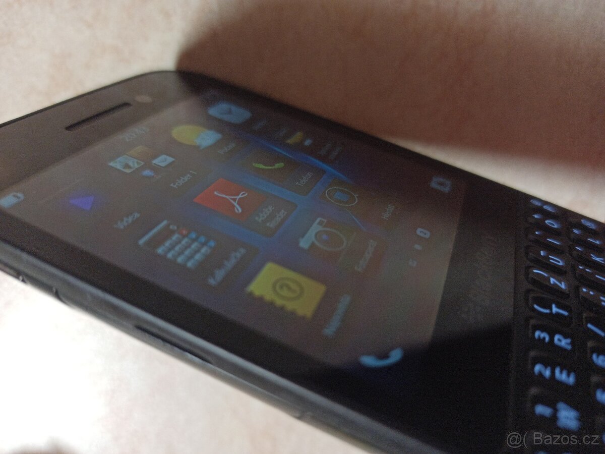 mobilní telefon Blackberry Q5 - 10