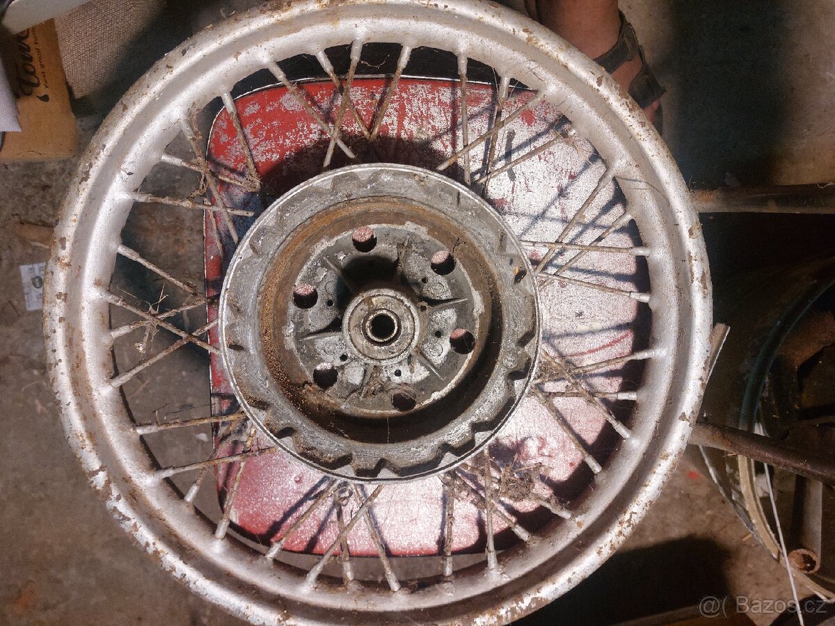 Kola na Jawa kyvacka velká. Cena za vše. - 10