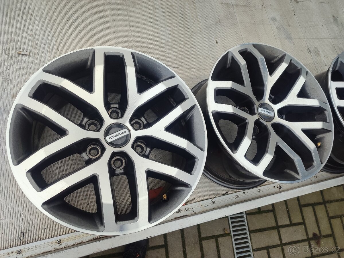 Kola Ford F150 Raptor - 10