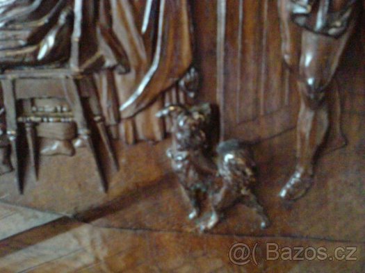 starožitná vyřezávaná skříň - 10