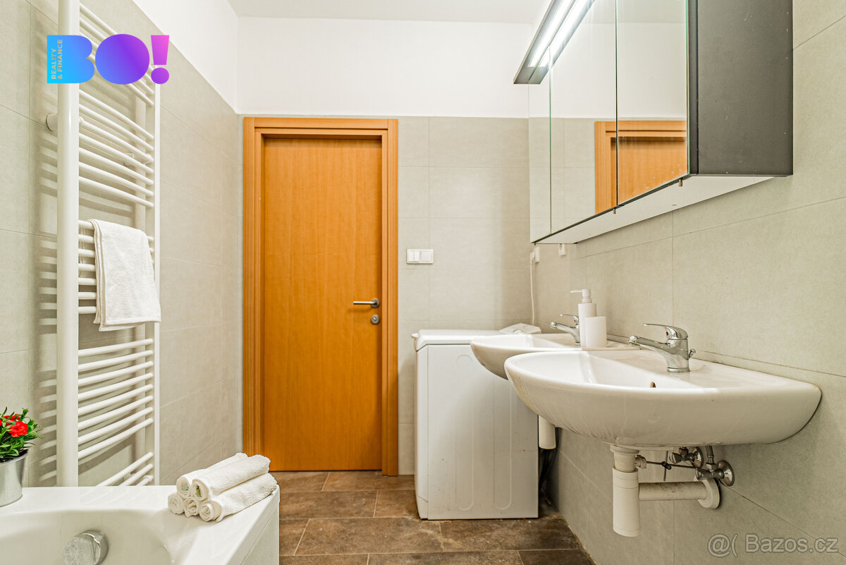 Prodej řadového rodinného domu 5+kk se zahradou a dvougaráží - 10