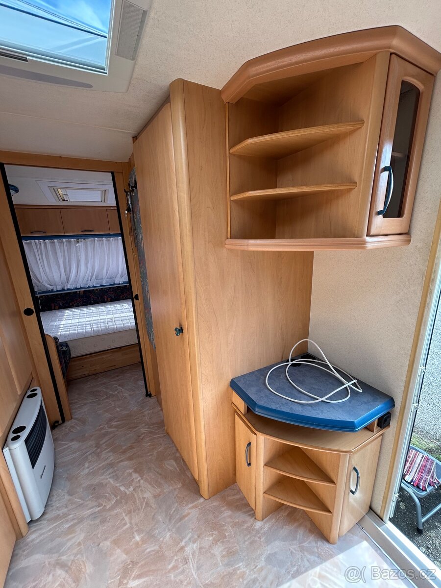 Prodám karavan Hobby de luxe - 10