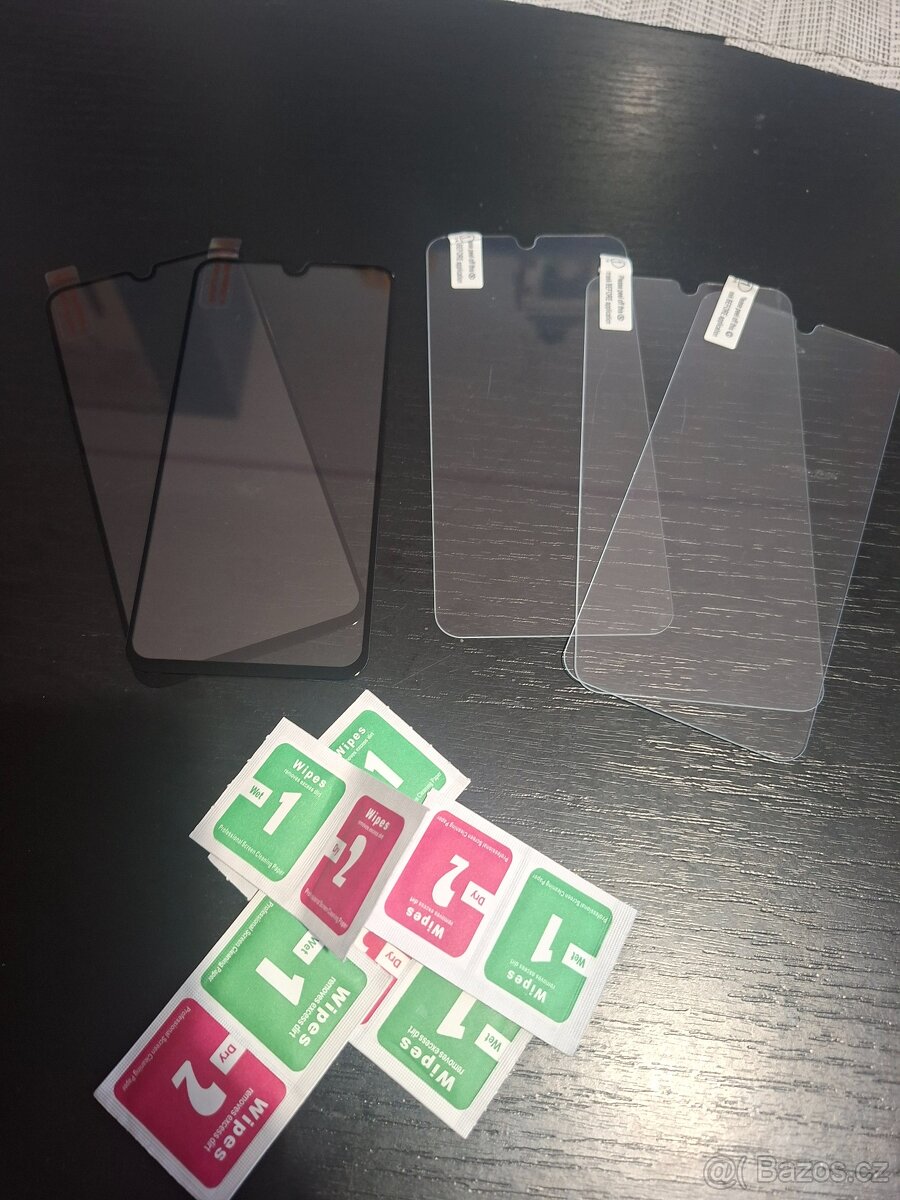 Mobilní telefon Samsung A40 s příslušenstvím - 10