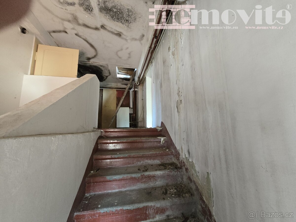 Exkluzivně nabízíme na prodej vícegenerační dům, 977 m² - No - 10