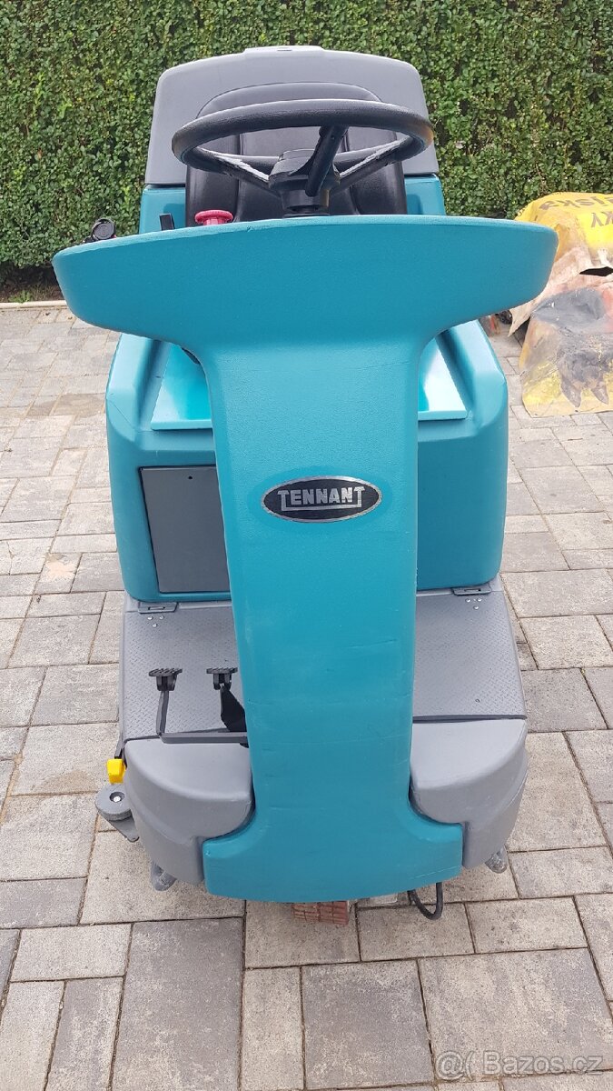 Podlahový mycí stroj Tennant T7+ - 10