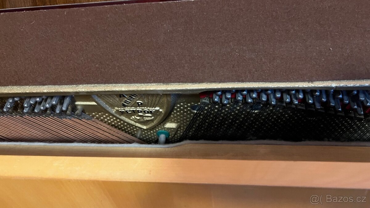 pianino PETROF - Model: P 100 Harmonie N - 10