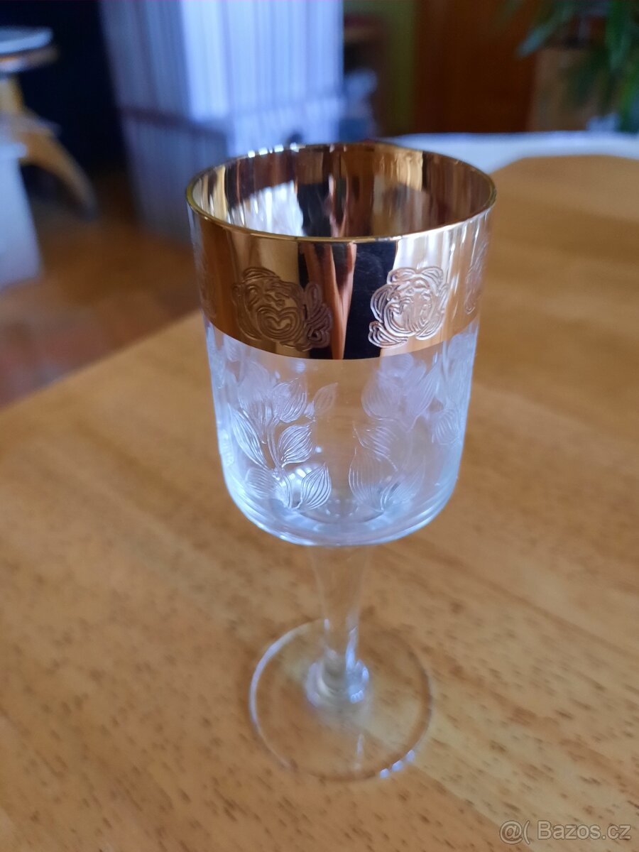 SILNĚ ZLACENÉ SKLENKY NA VÍNO - 5 SAD - 10