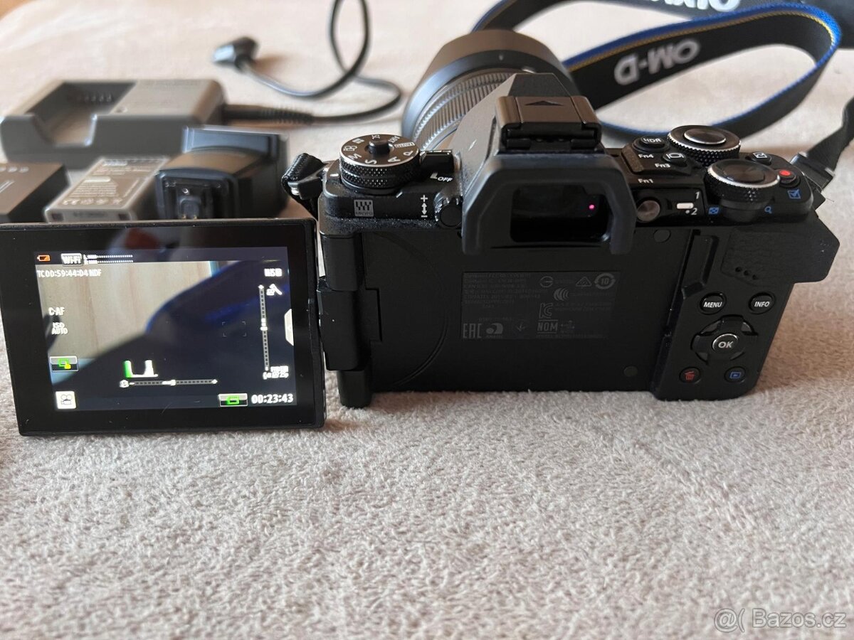 Olympus OM-D E-M5 Mark II – tělo + Panasonic 12–60 m - 10