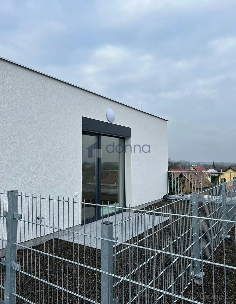 Pronájem bytu 2+kk/T, 45m² + terasa 23m2, ul. Hofbauerova, P - 10