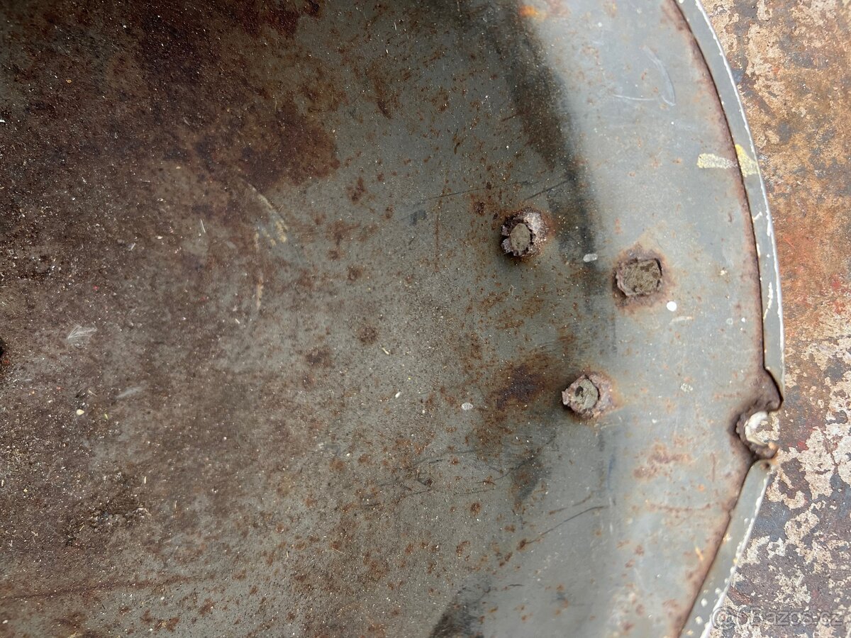 Vojenská helma . - 10