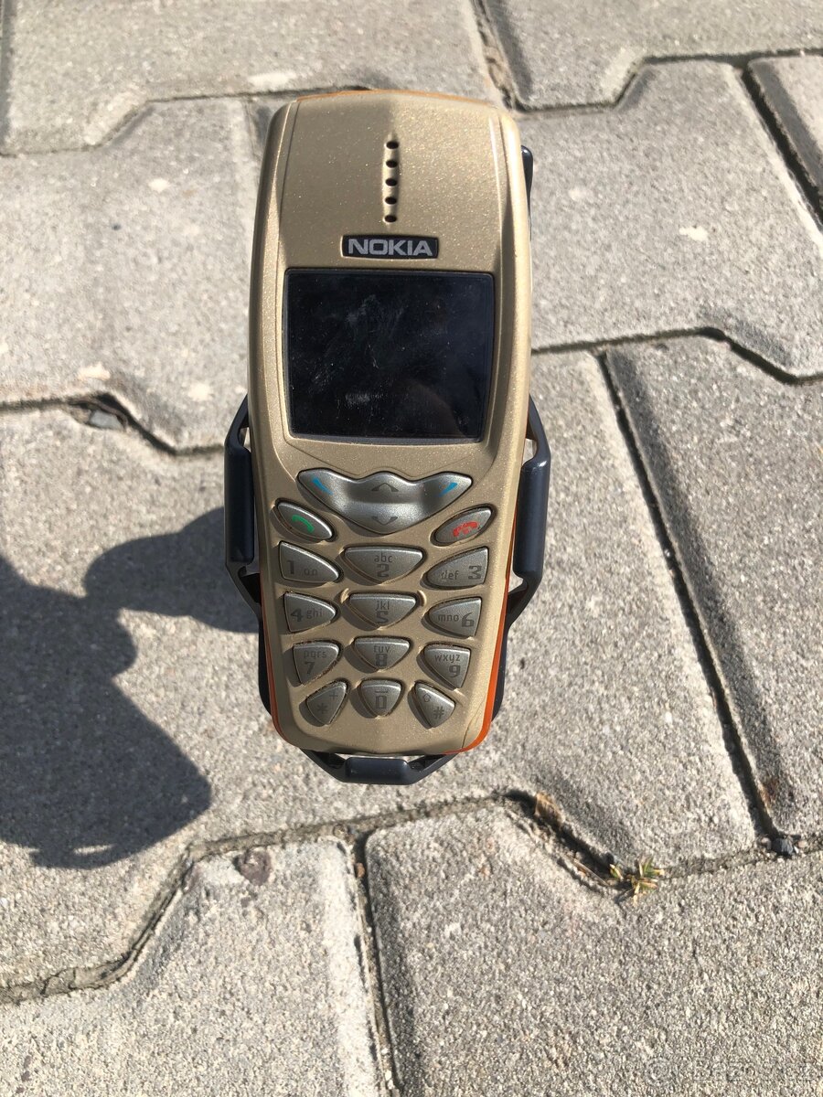 Staré mobily a příslušenství - 10