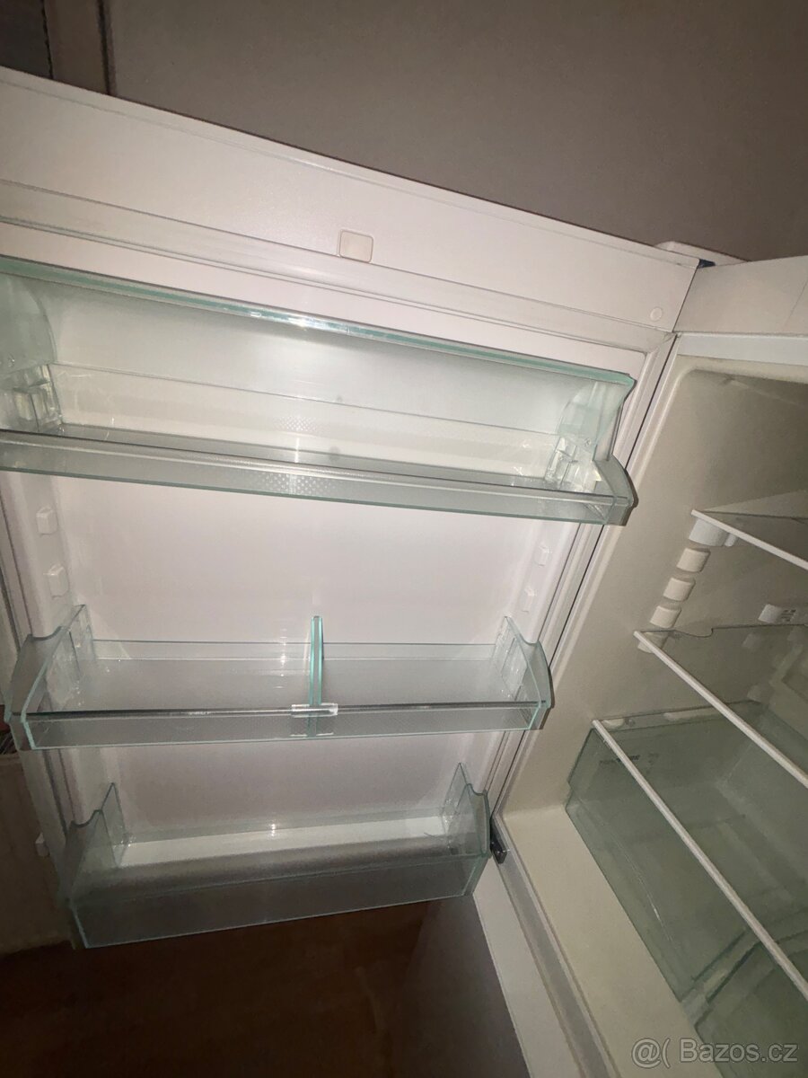 Lednice s mrazákem LIEBHERR - 10