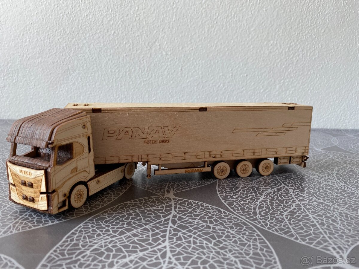 Nové modely Iveco S-Way s návěsem, Tatra 813 s přívěsem - 10