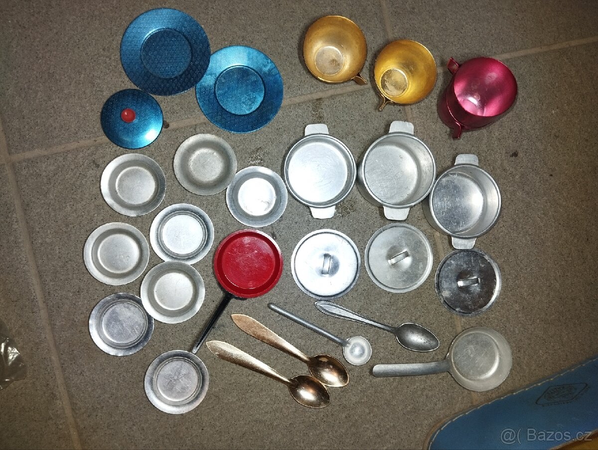 Staré dětské hračky - 10