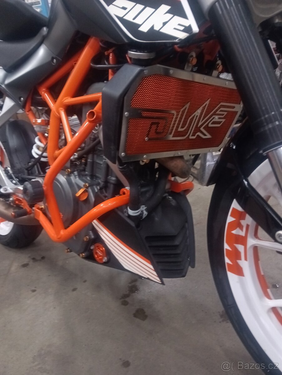 KTM Duke 390 White ABS - 10