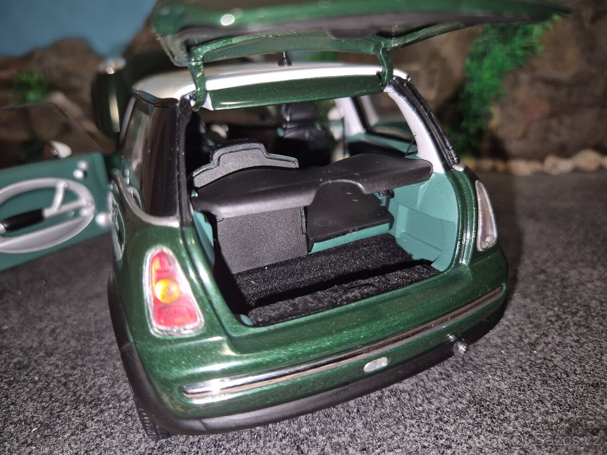 Prodám model 1:18 MINI COOPER 2001 Kyosho - 10