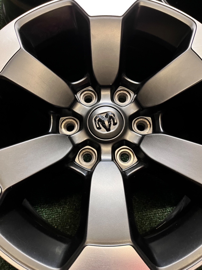 6x139.7 R18 Dodge RAM 1500 REBEL Originál Alu + senzory - 10