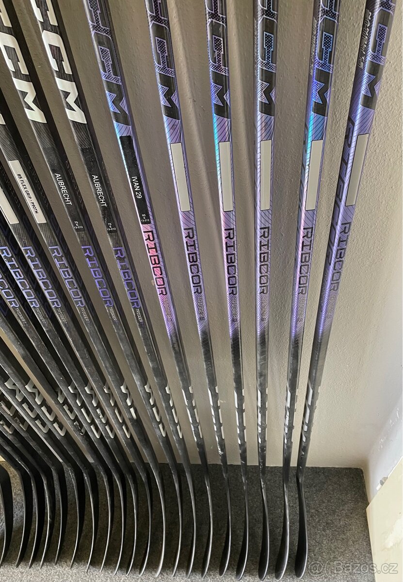 Kompozitová hokejka CCM - 10