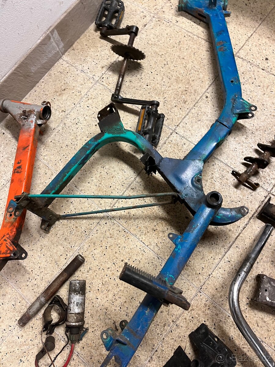 Set dílů vhodných na ND nebo bastl Jawa/ČZ atd - úklid - 10