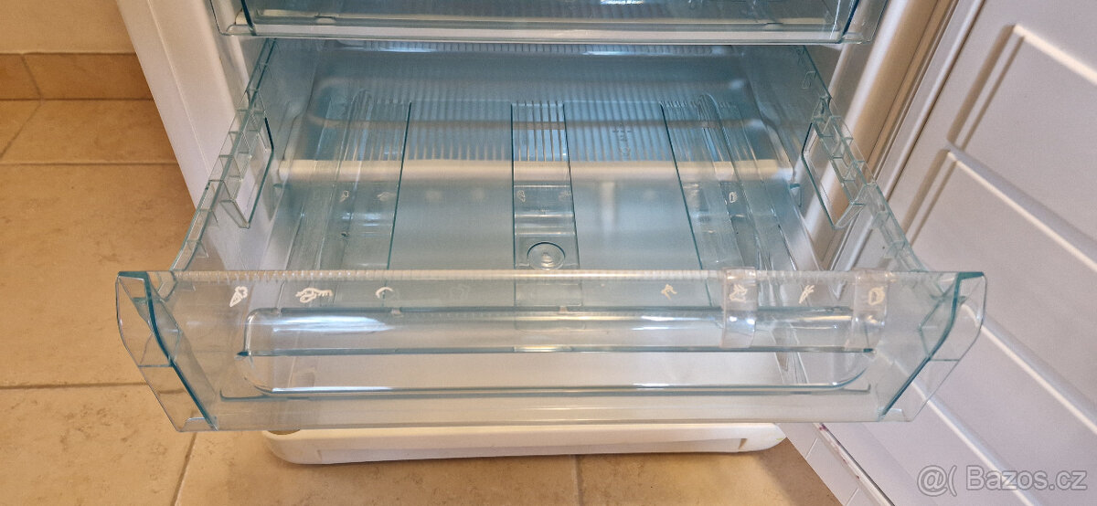 Chladnička s mrazákem Electrolux ER8417B - 10