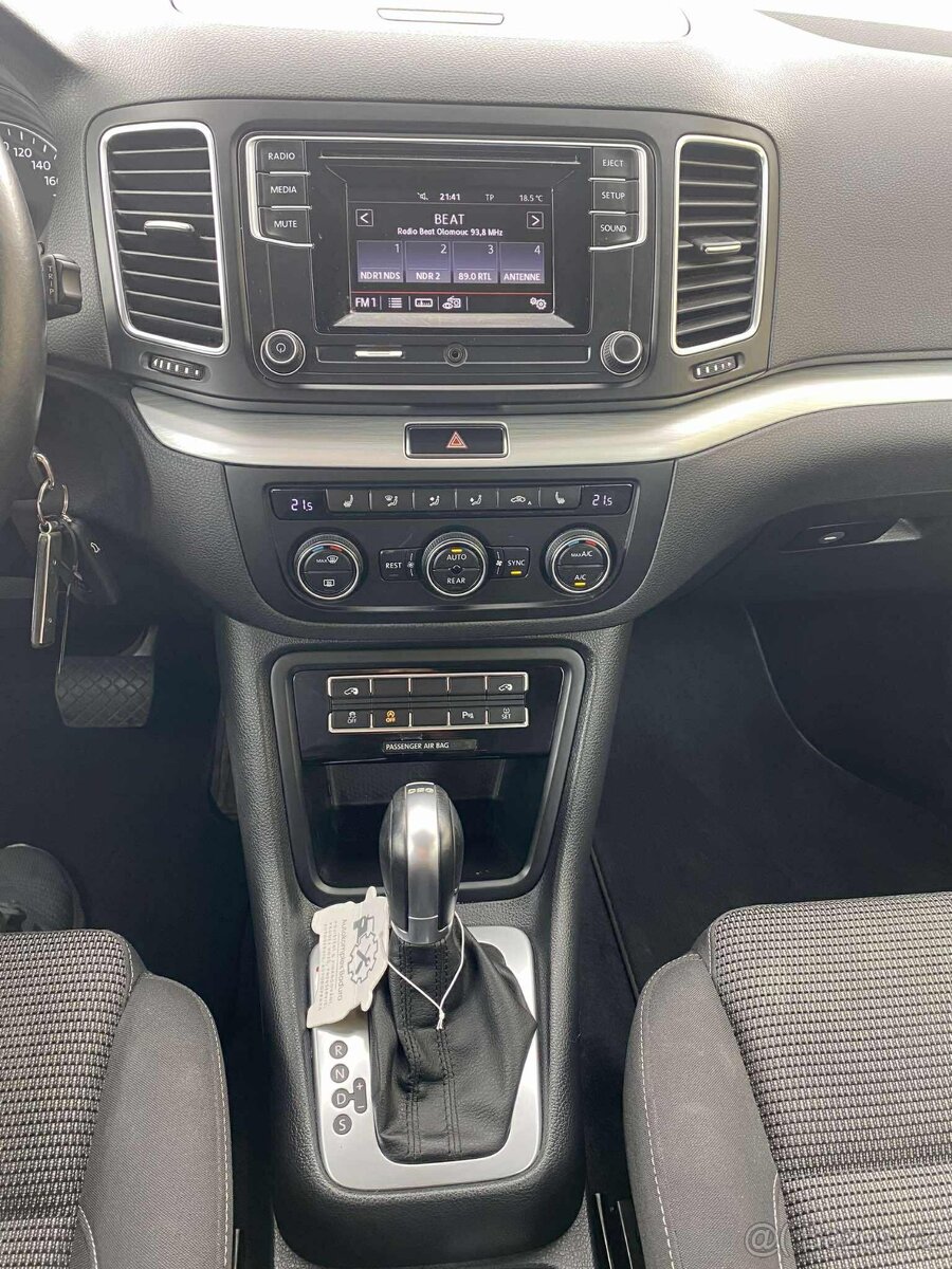 Volkswagen Sharan DSG 05/2018 7 míst - 10