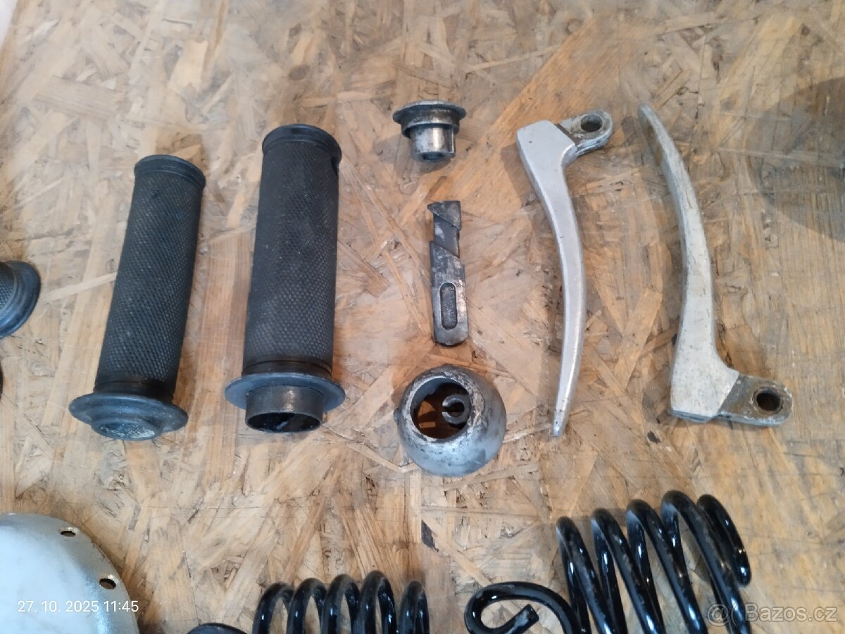 Jawa pérák,Ogar 350, ČZ 150C, Jawetta, pařez - 10