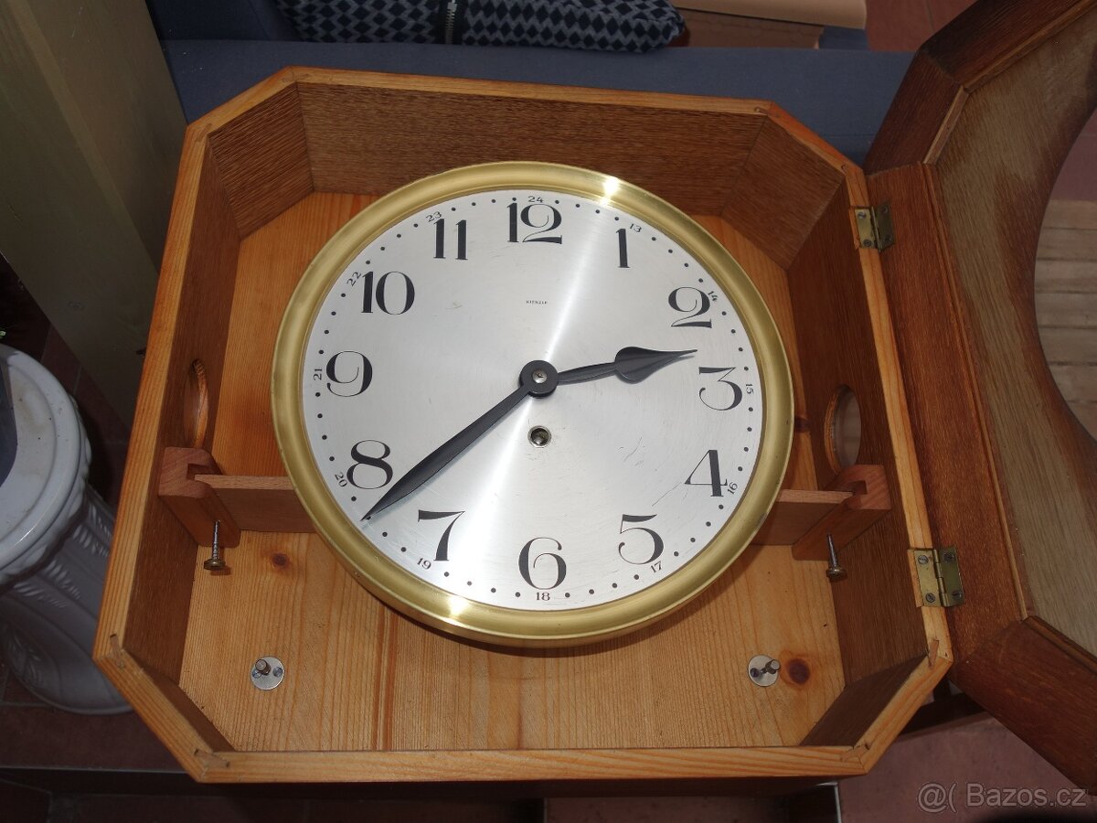 Nástěnné hodiny Kienzle, školní či nádražní - 10