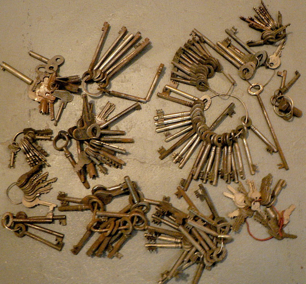 Zapalovače, známky, otvíráky, plech.krabičky, Slavia aj. - 10