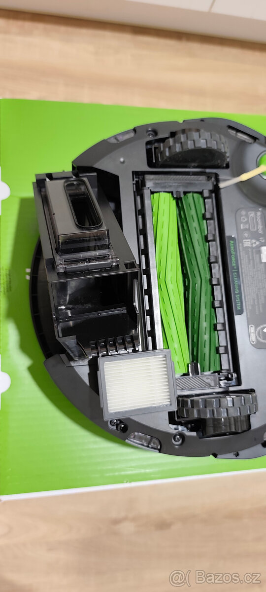 Robotický vysavač iRobot Roomba i7+ - 10