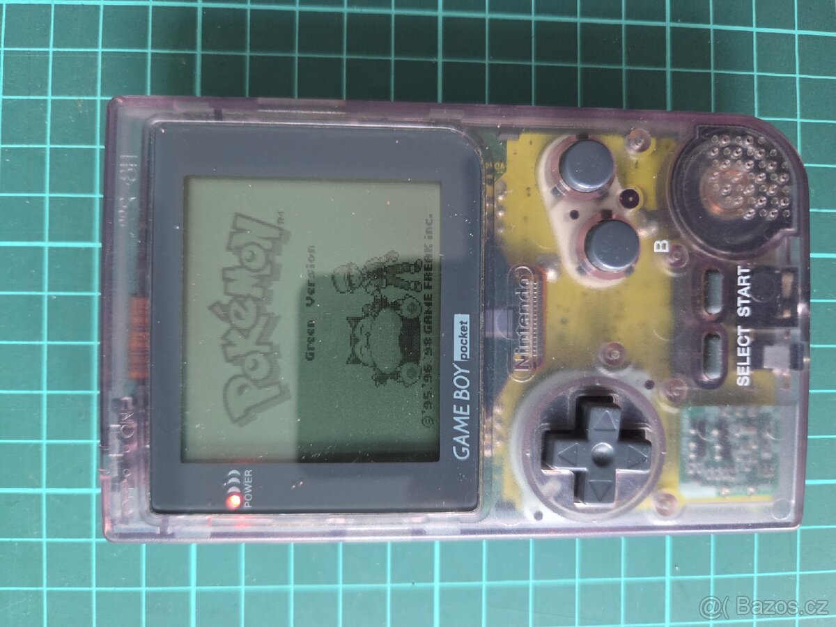 Nintendo Gameboy Pocket + 3x Pokemon + Badge - 10