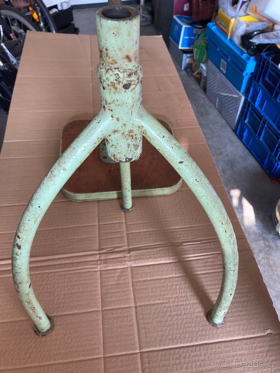 Sedátko staré otočné klavírovka za 500 - 10