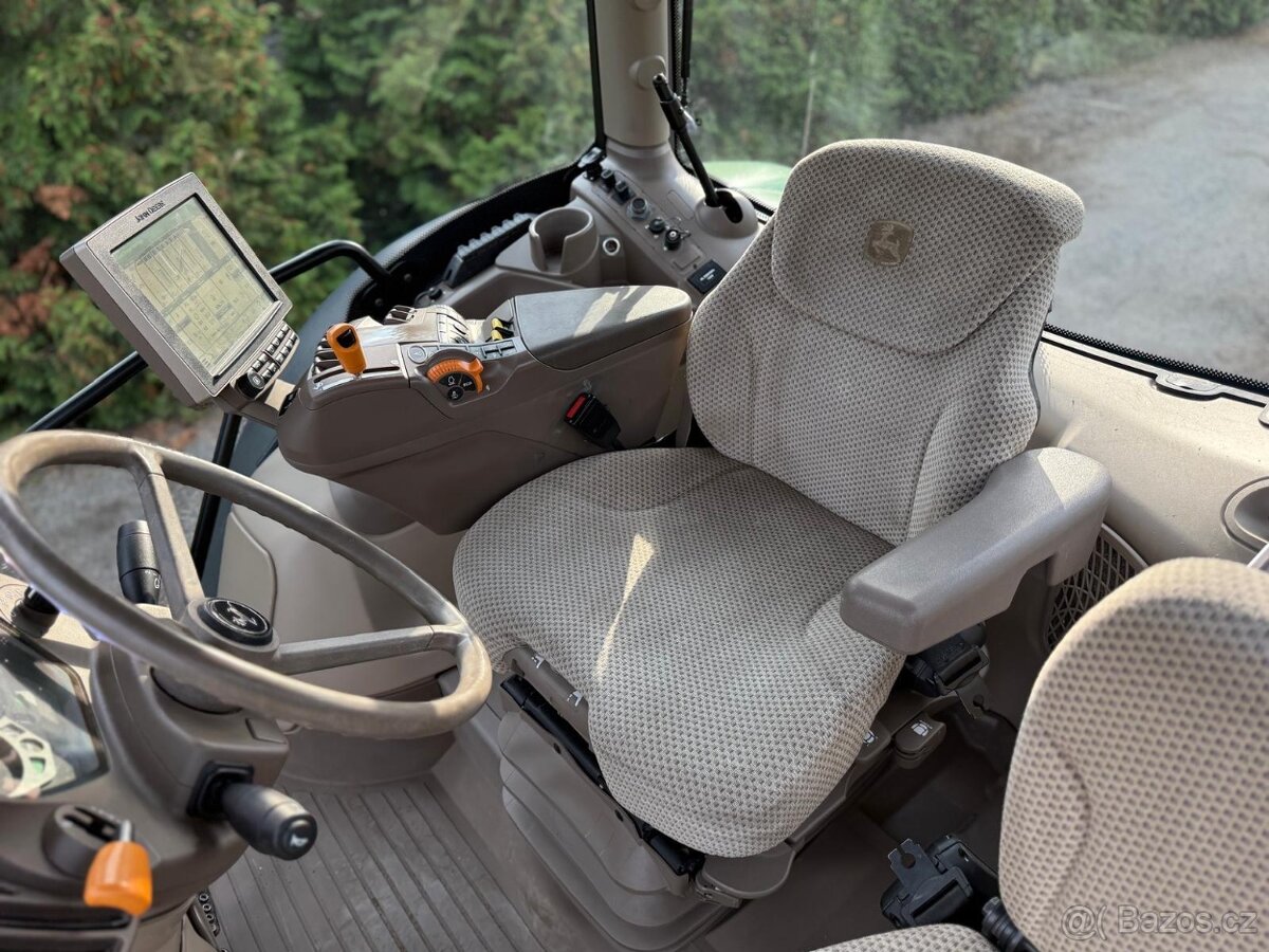 Zemědělský traktor John Deere 6215, rok výroby 2017, 7600 mo - 10