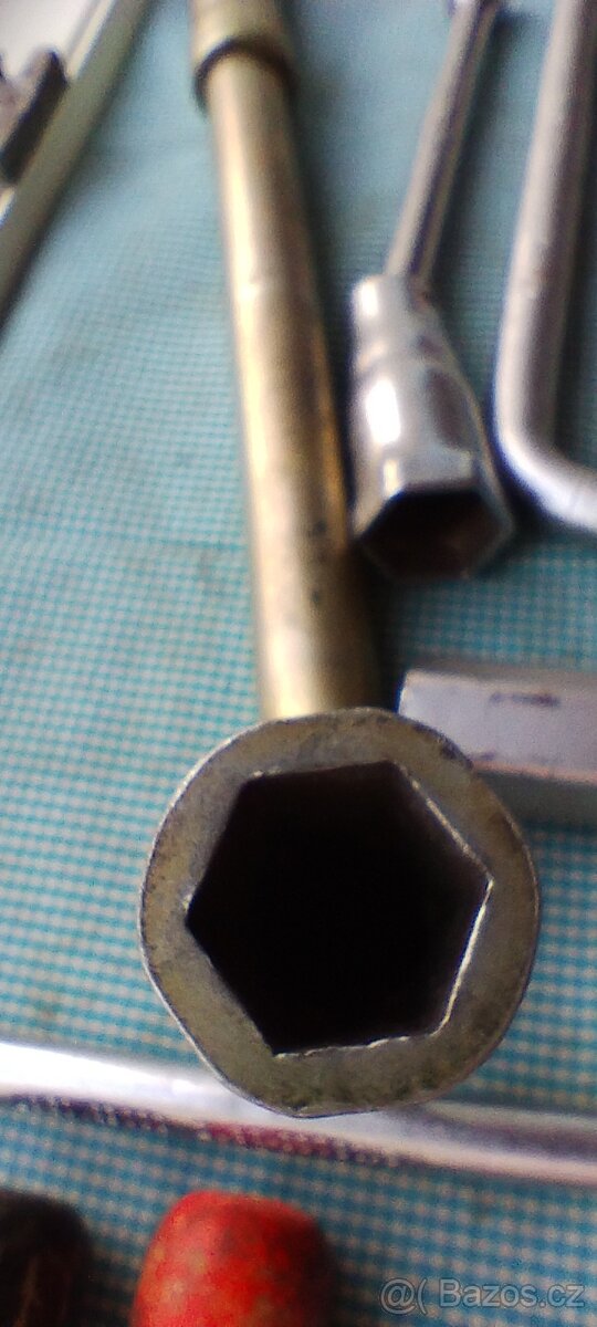 nář. Mercedes Benz - 10