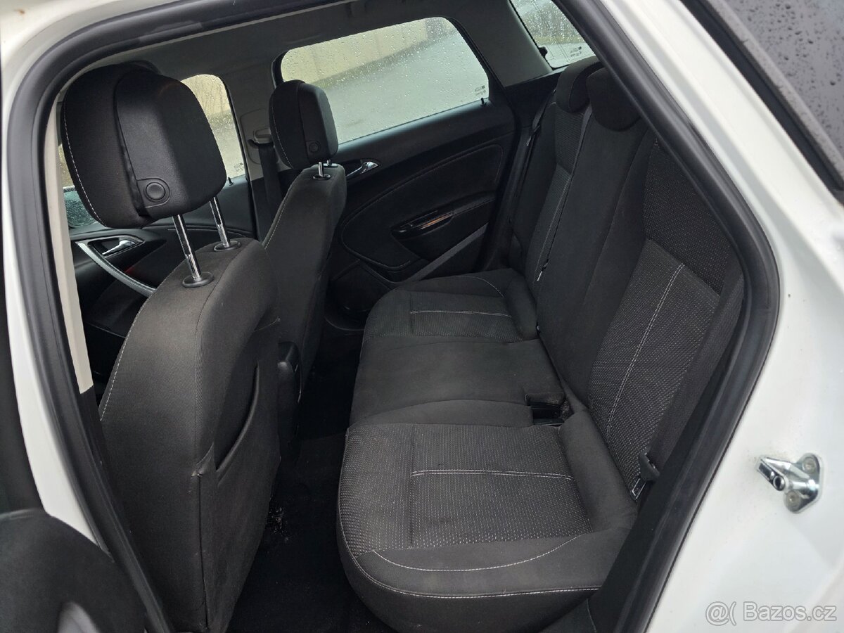 Opel Astra Sports Tourer 2013 - 10