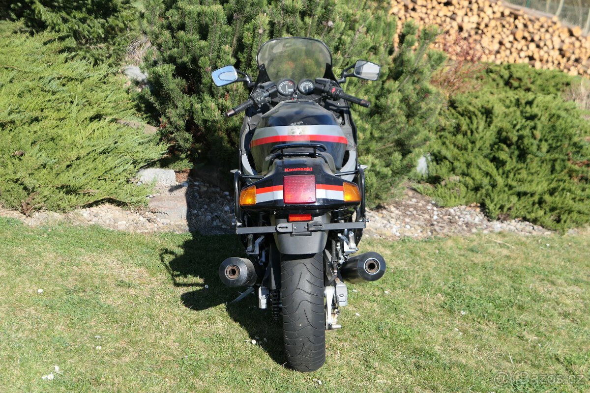 Kawasaki ZX10 - 10