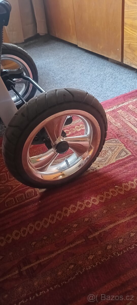 Kočárek a autosedačka - 10